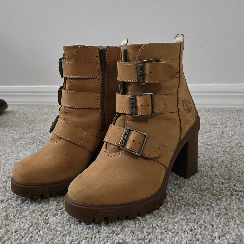 Timberland size 7.5 Wheat Lana Point Buckle Boots